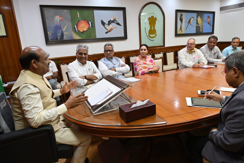 सांसद दीयाकुमारी ने दो केंद्रीय मंत्री के साथ स्पीकर से की मुलाकात